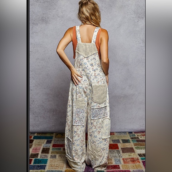 *New* POL Floral Patchwork Jumpsuit in Cream and Blue Sz M - Picture 3 of 5
